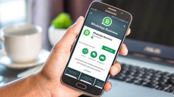 WhatsApp-Bussines-App-smartphone